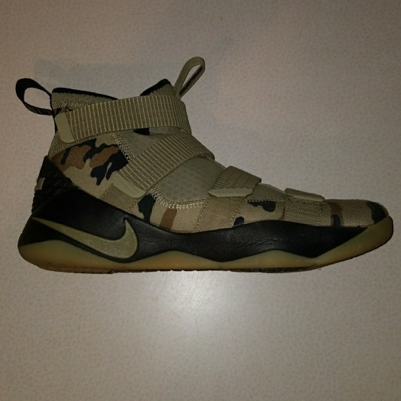 Nike LeBron Soldier 11 - Picture 3 of 7